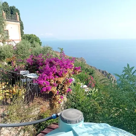 Mansarda Con Terrazzo Vista Mare بيت للعطل *