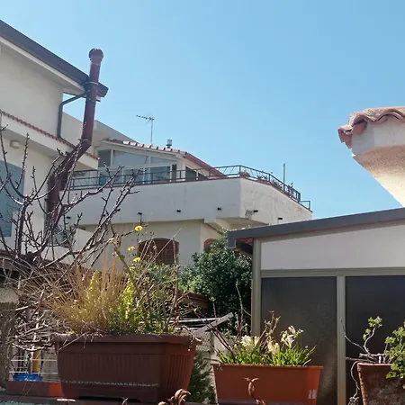 بيت للعطل Mansarda Con Terrazzo Vista Mare أوليفيري