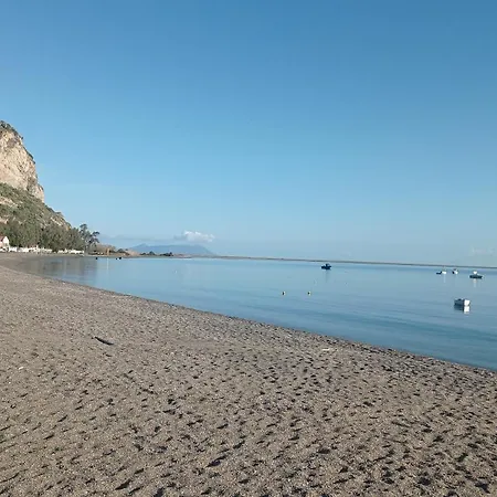 Mansarda Con Terrazzo Vista Mare بيت للعطل